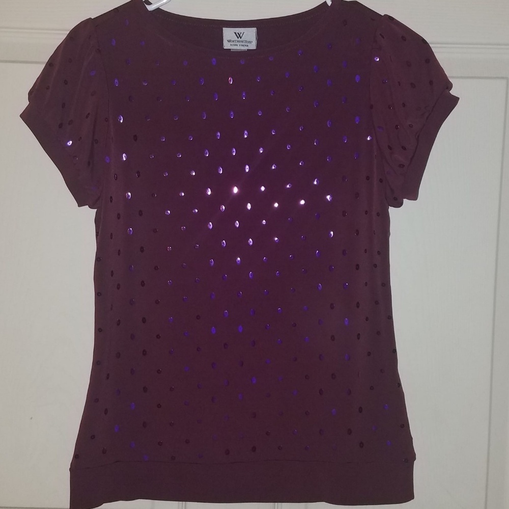Cute blouse with faux sequins
